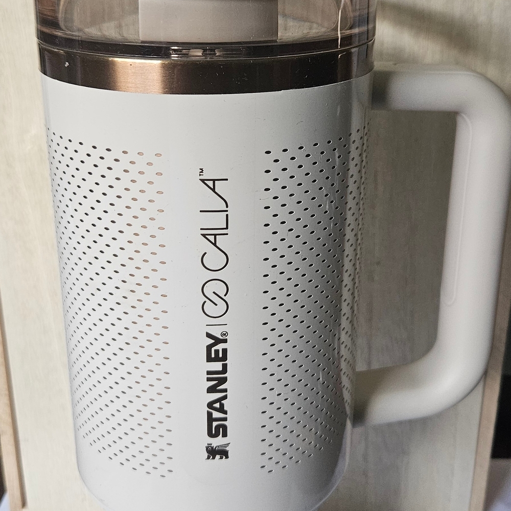 NWT Stanley Calia Quencher Tumbler 40oz Oat Milk
